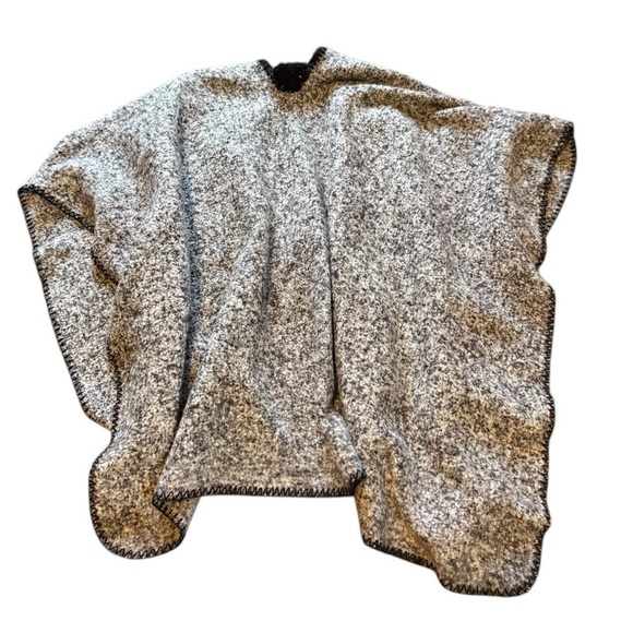 Tan and black poncho with a boho vibe #festivalvibes - Picture 3 of 7